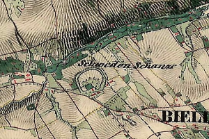 Ein detaillierter alter Stadtplan von Bielle, Deutschland, der Straßen, Gebäude, Sehenswürdigkeiten und Text enthält, der Informationen über die Bevölkerung und bekannte Orte bereitstellt.