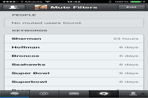 Ein Mobilbildschirm mit einem WiFi-Symbol und einer Batterieanzeige von 100% und Logos unten.
