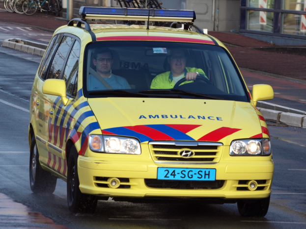 POL-D: Verkehrsunfall in Grafenberg - E-Bike-Fahrer kollidiert mit Lkw - Person schwer verletzt und ins Krankenhaus gebracht
