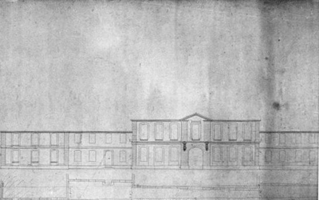 Eine detaillierte Schwarz-Weiß-Zeichnung eines Gebäudes mit zahlreichen Fenstern, die den Grundriss für eine neue Schule zeigt, einschließlich des Eingangs und anderer Merkmale.