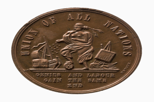 Bronze-Medaille mit der Aufschrift "Union aller Nationen" vor einem weißen Hintergrund.