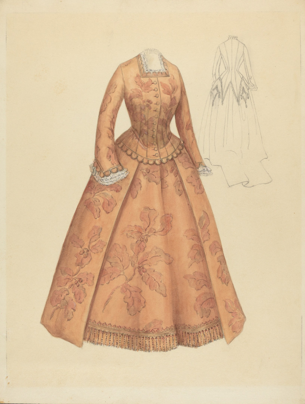 Ein detailliertes Kostümdesign aus dem 18. Jahrhundert, das eine bodenlange Robe mit hohem Kragen, floralem Muster auf dem Oberteil in Rosa, Lila und Blau und einem Spitzenbesatz am Rock zeigt.