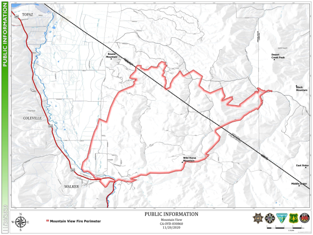 Ein Plakat mit einer detaillierten Karte eines vorgeschlagenen Bergpfades mit Route, Sehenswürdigkeiten und Text einschließlich zusätzlicher Informationen und Logos.