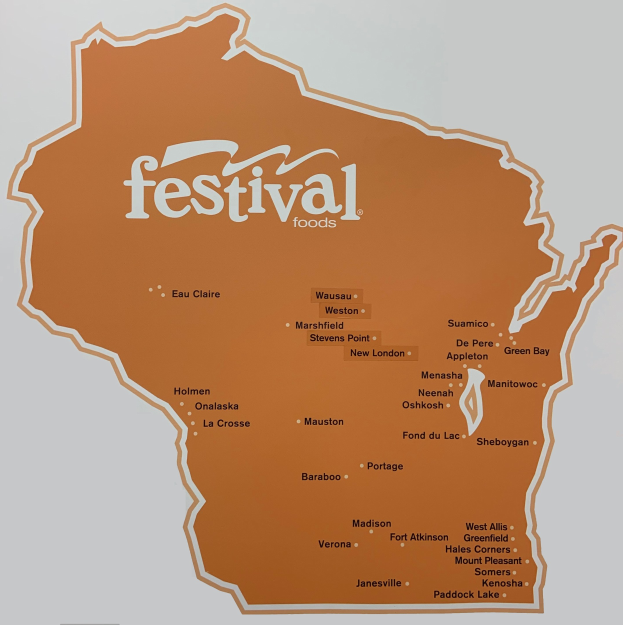 Leuchtende, farbenfrohe Plakat einer Wisconsin-Karte voller bunter Lebensmittel und der Aufschrift "Festival Foods."